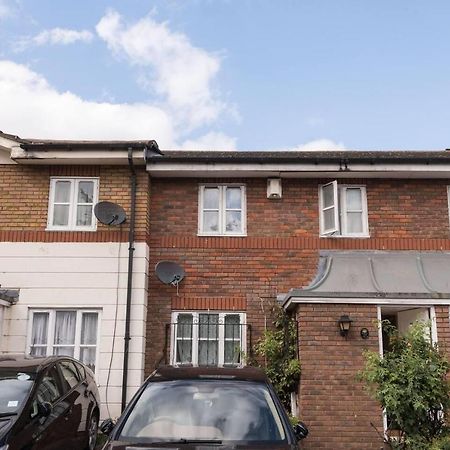 Modern & Spacious - Walk To London Excel- Parking Εξωτερικό φωτογραφία