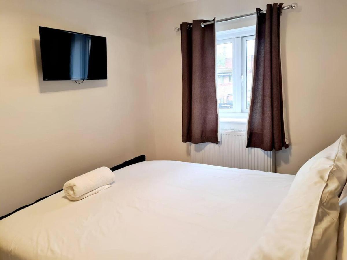 Modern & Spacious - Walk To London Excel- Parking Εξωτερικό φωτογραφία