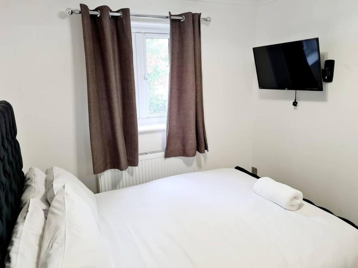Modern & Spacious - Walk To London Excel- Parking Εξωτερικό φωτογραφία